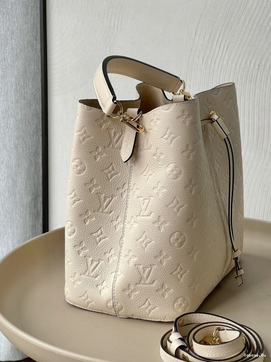 VUITTON NÉONOÉ LOUIS MM 0107